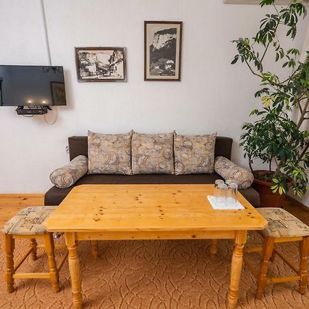 Toni'S Guest House 멜닉 외부 사진