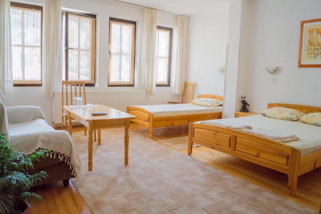 Toni'S Guest House 멜닉 외부 사진
