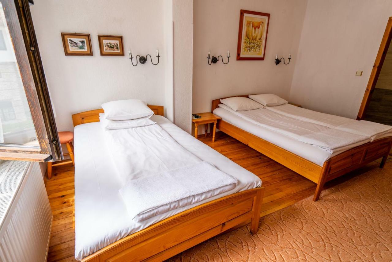 Toni'S Guest House 멜닉 외부 사진