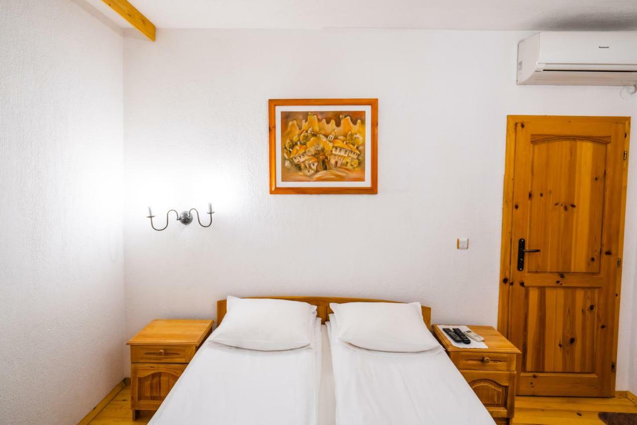 Toni'S Guest House 멜닉 외부 사진
