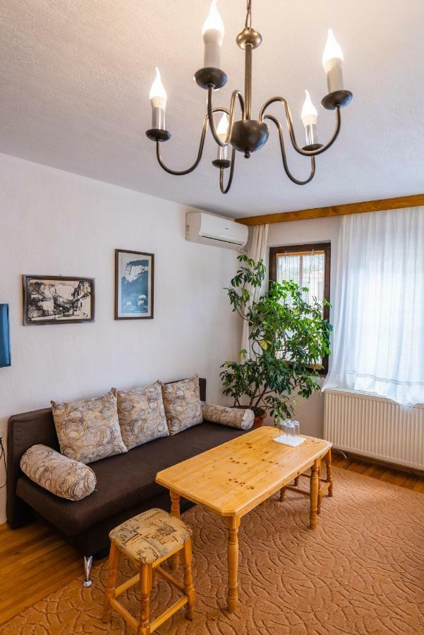 Toni'S Guest House 멜닉 외부 사진