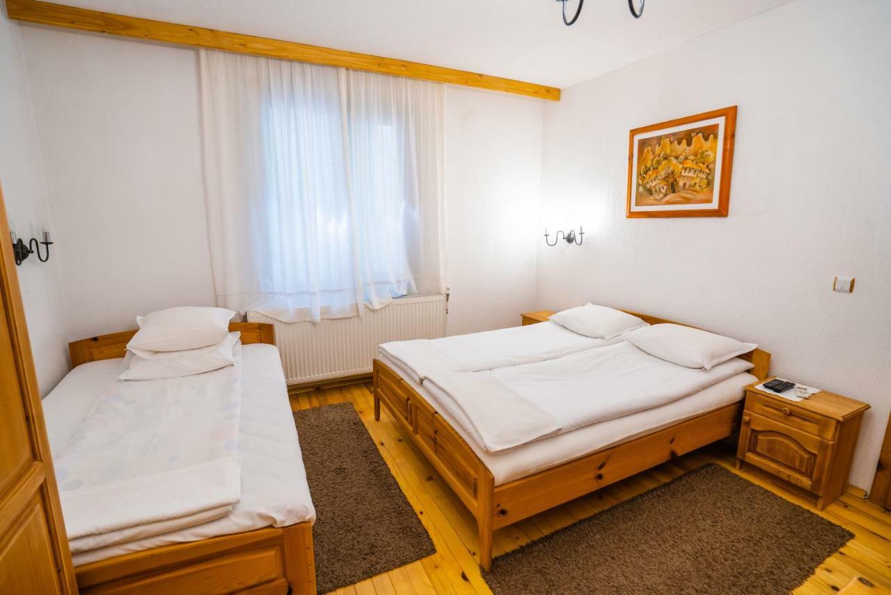 Toni'S Guest House 멜닉 외부 사진